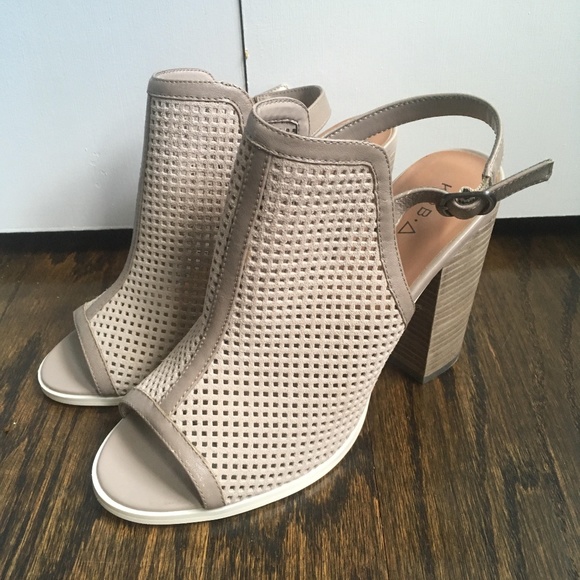 🆕 Kelsi Dagger Heels - Picture 9 of 17